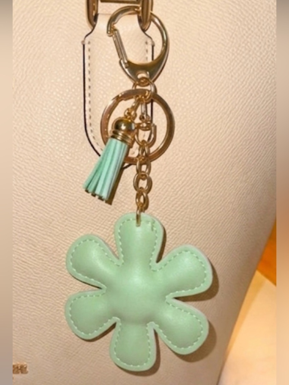 Flower keychain bag charm new (mint green) - bag not included - Picture 3 of 3